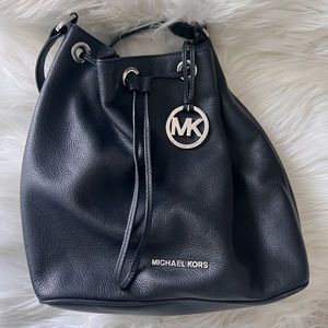 Authentic Michael Kors Black NWT Jules Leather Drawstring Shoulder Bag